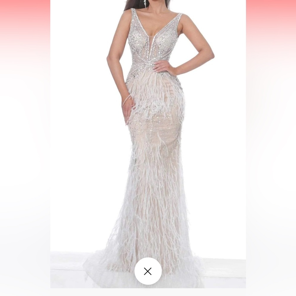 Elegant White Feathered Prom Dress